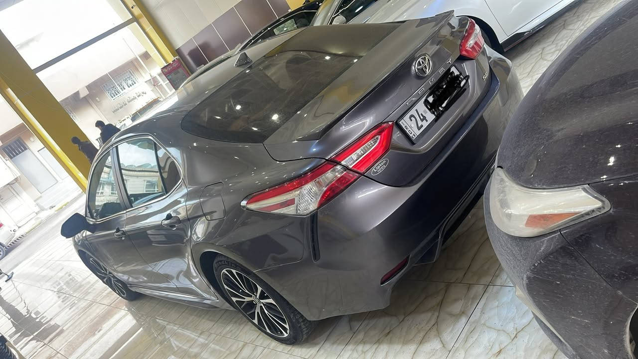 كامري ٢٠٢٠ امريكي لون نفطي بيها باب سايق صبغ بدون دواخل و بدون ايرباك موصفات se  ماشي ١٢٠ميل  سيارة باسمي تحويل مباشر كير و مكينة كهربائيات بشرط غرامة  ٢مليون ينزل من السعر 
سعر ١٧٧$ و مجال  مكان سيارة دهوك رقم موبايل ***********
