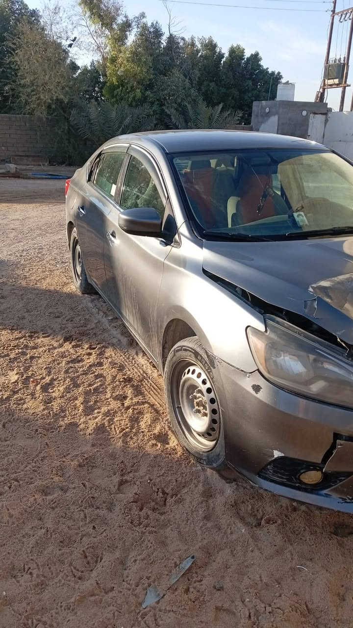 نيسان سنترا وراد امريكي موديل 18 حادثه بصيط وكيرة كايم سنويه صاله 4شهر منتهي سعرة 90 وبيه مجال قليل الشراي رقم بصرة ***********
