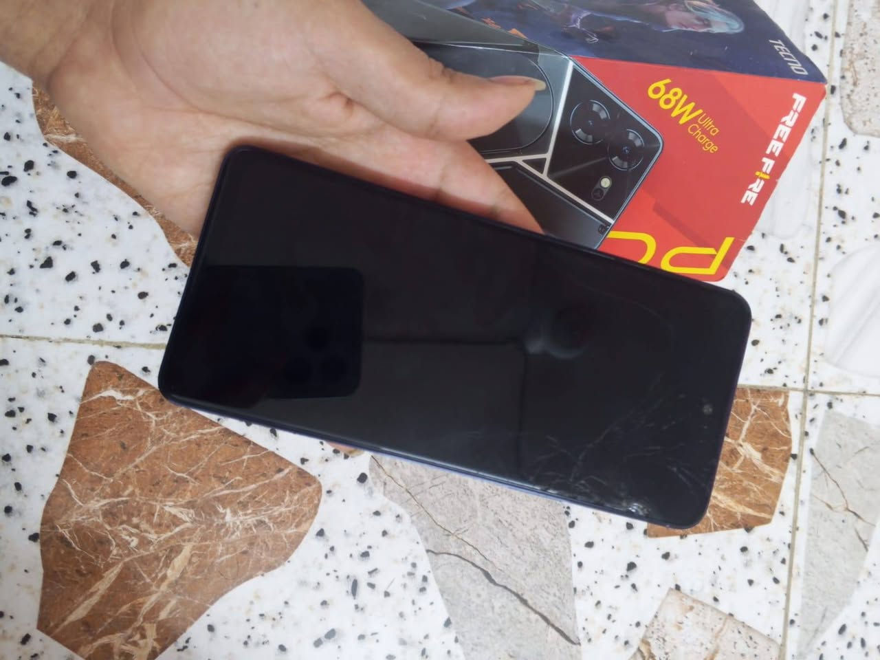 موبايل تكنو فوفا 5 برو فايف جي
الموصفات 
حجم الشاشه 6.78
120 هيرتز
الذاكره 256
المعالج Mediatek Dimensiy 6080
البصاريه 5000
يدعم شحن سريع بقدره 68 واط
الجهاز استخدامه اشهر 
نضيف جداا 
ما عده الفطور البشاشه ابدد ما ماثر لا عل سلاسه ولا عل اي شيء نهائيه
ملحقاته كامله
الاصليه
وبي ميزات هوايه 
السعر 150وبي مجال
العنوان البصره التنومه


**إذا كنت صاحب هذا الإعلان وتريد حذفه لأي سبب، رجاءا أرسل رسالة إلى الدعم الفني**