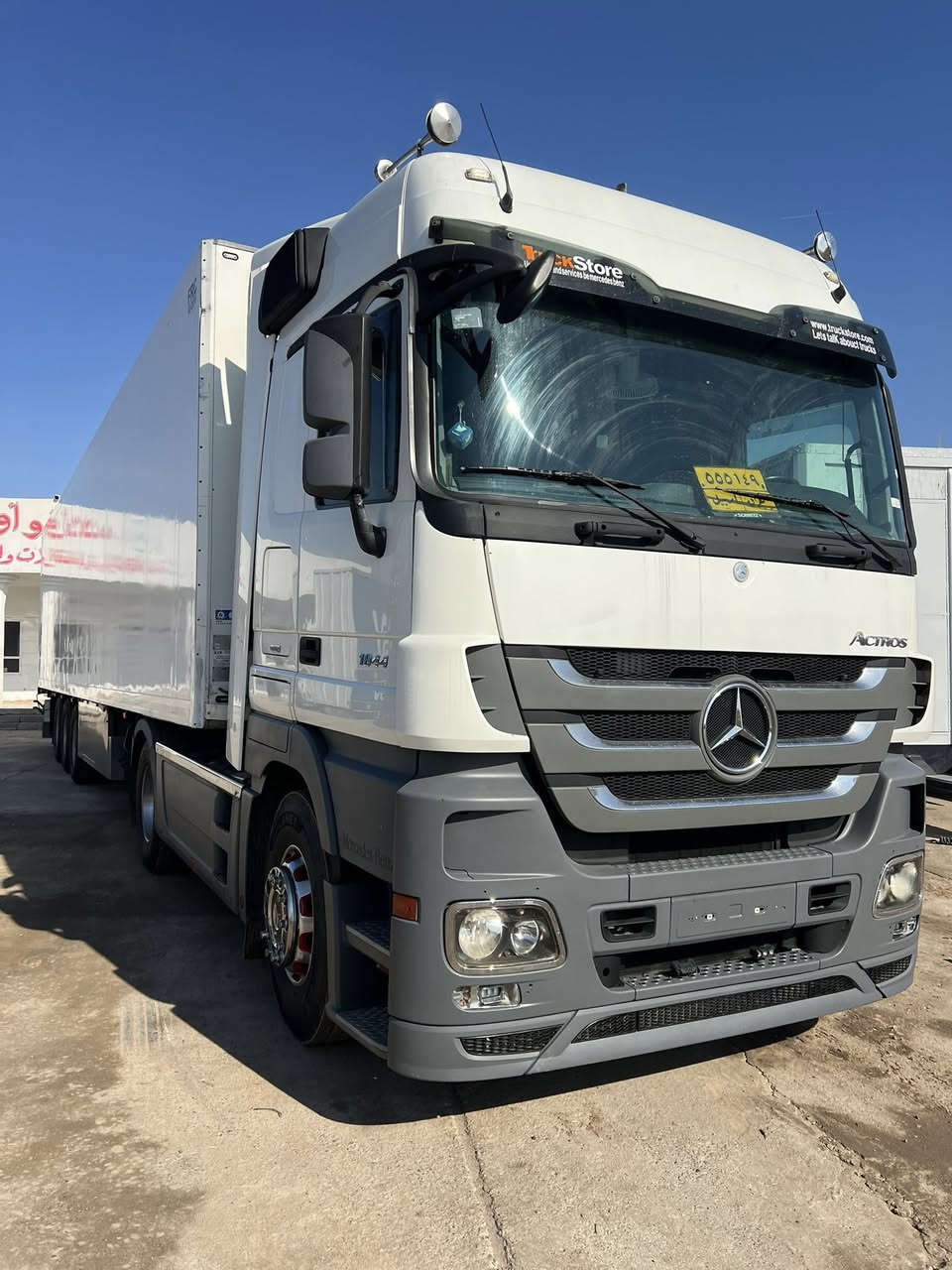 ‏السلام عليكم اقرأ التفاصيل واتصل 
اكتروس تريلا براد 2011 حجم 18.44
فول مواصفات بس بدون كاميرا وحساس ريتايدر 5 طقات 
ثلاجه تبريد دبل مناميه كاسحة زعانف براد شميتز موديل 2011
‏SL 200 طخم تايه وطخم ويل كب سياره حلوه و نظيفه سنوية باقي لها شهر يسقط رقم الهاتف قحطان معرض *********** كورك *********** اسيا معرض ابو قحطان واولاده العنوان موصل برطله سهل نينوى ❤️✅￼￼￼￼￼￼￼
