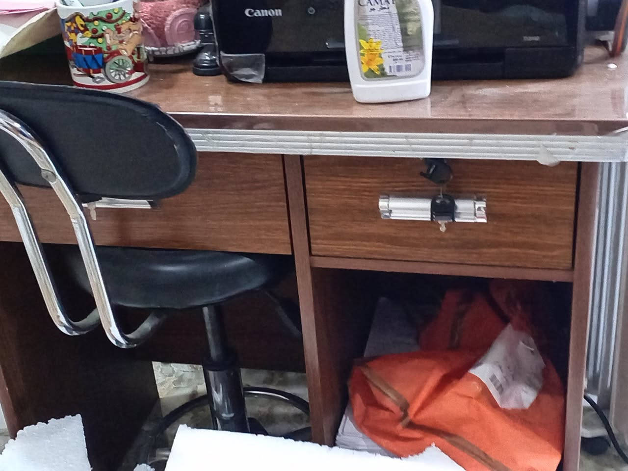 غراض للبيع
ميز دراسة عيبو باب بس ويقع وموجود يصلح ب40
كمداين 2 سعرم 20
تخت نفر 120
تواصل ***********
