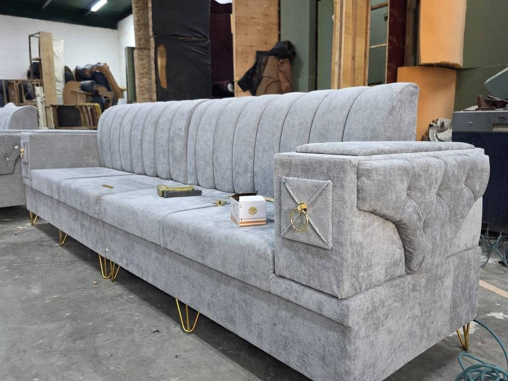 🛋️ ​🛋️ عرض الموسم: الفخامة والمتانة بـ 65 ألف فقط!
​جدد بيتكم بأحدث موديلات التخم والديوان العراقي بمواصفات "درجة أولى" وسعر لا يقبل المنافسة.
​✨ لماذا تختار منتجاتنا؟
​الهيكل الخشبي: مزيج من خشب الجاو والروسي الأصلي لضمان القوة.
​القاعدة: بلوك أسود سمك 16 ملم (تحمل عالي جداً).
​الحشوة: إسفنج مميز (ضغط عالي) لراحة تدوم طويلاً.
​القماش: أرقى أنواع الأقمشة التركية بألوان وملمس عصري.
​🛡️ ضمان حقيقي
​نحن نثق بما نصنع، لذلك نقدم لكم ضمان لمدة 3 سنوات على كافة الموديلات.
​🚚 التوصيل؟ علينا!
​لأهالينا في النجف الأشرف، التوصيل مجاني تماماً حتى باب الدار.
العنوان نجف سايدين نصر ميلاد معرض تبارك الرحمن *********** 
ما عليك فقط تتصل واحنة نجيك للباب ناخذ القياسات
