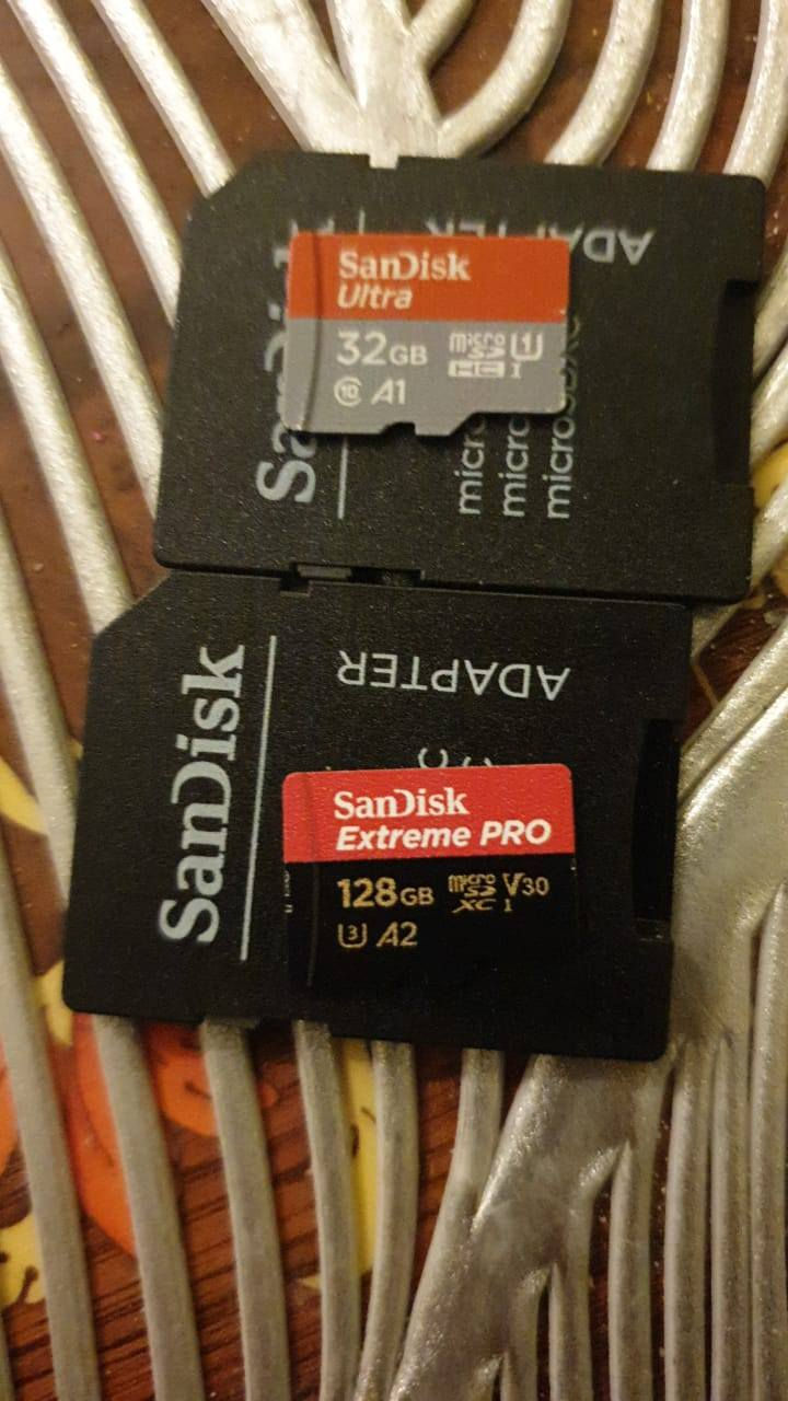 السلام عليكم غراض تصوير للبيع وكلها اخت الجديدة مع كل حاجة كارتونه مالتها
رونن RS3 كومبو مع حاملة يد اضافي ما عدى الي وياه كل ماطوراته شغاله 100% السعر 800 الف 
مونيتر كامره ماركة معروفة قطعتين سعر الوحده 75 الف واذا اثنين 125 الف 
كامره كانون D800 لمس مع كرب بطاريات 🔋 2 شاحنه 2 عدسة 2 وحده 50m والثانية الأصلية مالتها 18-55 السعر 400 الف
إضافة مستمره عدد 2 ابيع سوى 400 الف استعمال مرة وحده
ستاند اضائه عدد 2 سعر الواحد 30 الف
ستاند كامره عدد 3  سعر الواحد من 50 الف الى 30 الف 
رامات كامره سان دسك الأصلي  سرعه 200  الكل تعرفه V30
256 السعر 80 الف
128 السعر 50 الف
64 السعر 25 الف
رام صغير 
128 السعر 60 الف
32  السعر 25 الف
كارد ريدر 15 الف
كيبلات HD السوني a7iii و a7iv السعر الواحد 10 الاف 
اضائة محموله اصلي مو تقليد السعر 80 الف 
بطاريات اضائة عدد 5 سعر الواحد 20 الف
قبظة ستاند جديده استعمال 3 مرات 40 الف
قطعة مال ريلز السعر 20 الف
حامل تلفوني مغناطيس لتصوير كواليس 20 الف
اضائة كامرة السعر 40 الف
نيك مايك شركة معروفة مو امزون 
m2 استعمال مرة وحده السعر 125
m1 سعر الواحد 75 الف وبيها واحد سحاب الجنطة خربان
شاحنه بطارية سوني 4 ام البطاريات 2 سعر 40 الف 
تم البطارية الوحده 25 الف
بطاريات سوني 4 عدد 2 وحده تجاري تكدر تشحنها من نفس البطارية والثانية اصلية سعر التجارية 25 الف والاصلية 60 الف 
مكاني بغداد حي الجهاد 
***********
