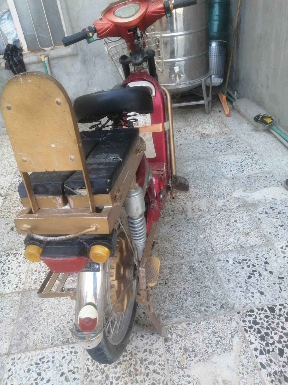 للبيع نسر ذهبي نضيفه بطاريات علفحص كلهن  كهربائيت كله شغاله سعر 125 وبي مجال مكاني شهداء جامع تقوى رقمي ***********
