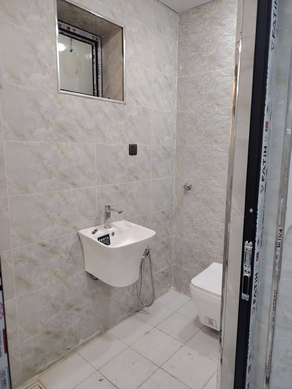 سلام عليكم
متوفر دار مساحة 80م للايجار في حي الاساتذه خلف الخط السريع
يحتوي على استقبال وحولي وغرفه نوم للطابق وحمام
واثنين نوم بالطابق الثاني وحولي وحمام لللاستفسار الاتصال على الرقم *********** واتساب متوفر
***********
