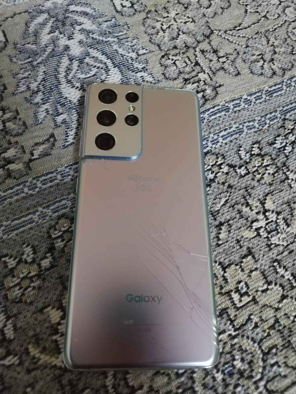 من رخصة الادمن جهاز اس ٢١ الترا ذاكرة ٢٥٦ رام ١٢ الجهاز على وضع الشركة بصمه شاشه اي سيم كارت يعني خط واحد او شريحه الكترونية تدعم ٨ خطوط الجهاز بيه كسر خارجي بالظهر غير بارز السعر ٤٠٠ الف كركوك *********** الاتصال وات ساب
