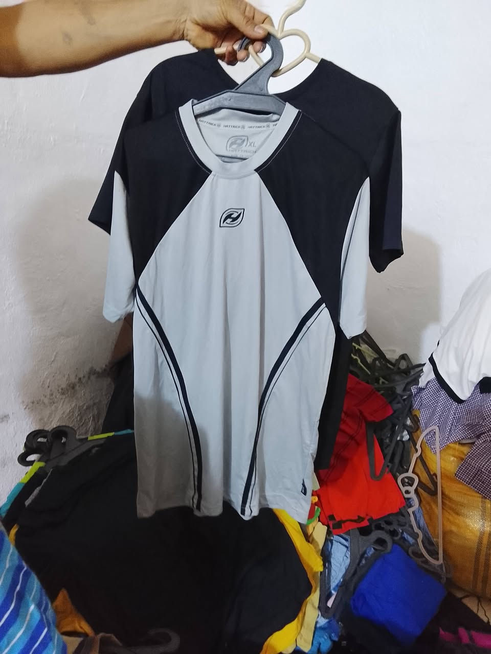 سلام عليكم توجد بإله ملابس كميه كبيره رجالي نسائي 
جمله مفرد ***********
