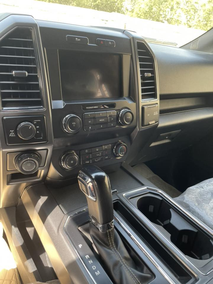 فورد F150 وارد امريكي 2019 6V 3.5 حادث خلفي فول مواصفات عده الفتحه سويج تشغيل عن بعد كشنات كهربائيه دفع رباعي رمز دخول كير طرح تحديد مسار مانع انزلاق كشافات بالبدي تخم تاير السياره جديده ما ناقصه شي سعر السياره 225 وبيه مجال مكان الدوره ***********

