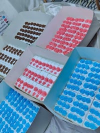 قطع كيك • ١٠٠ قطعة • حجز ٣ أيام