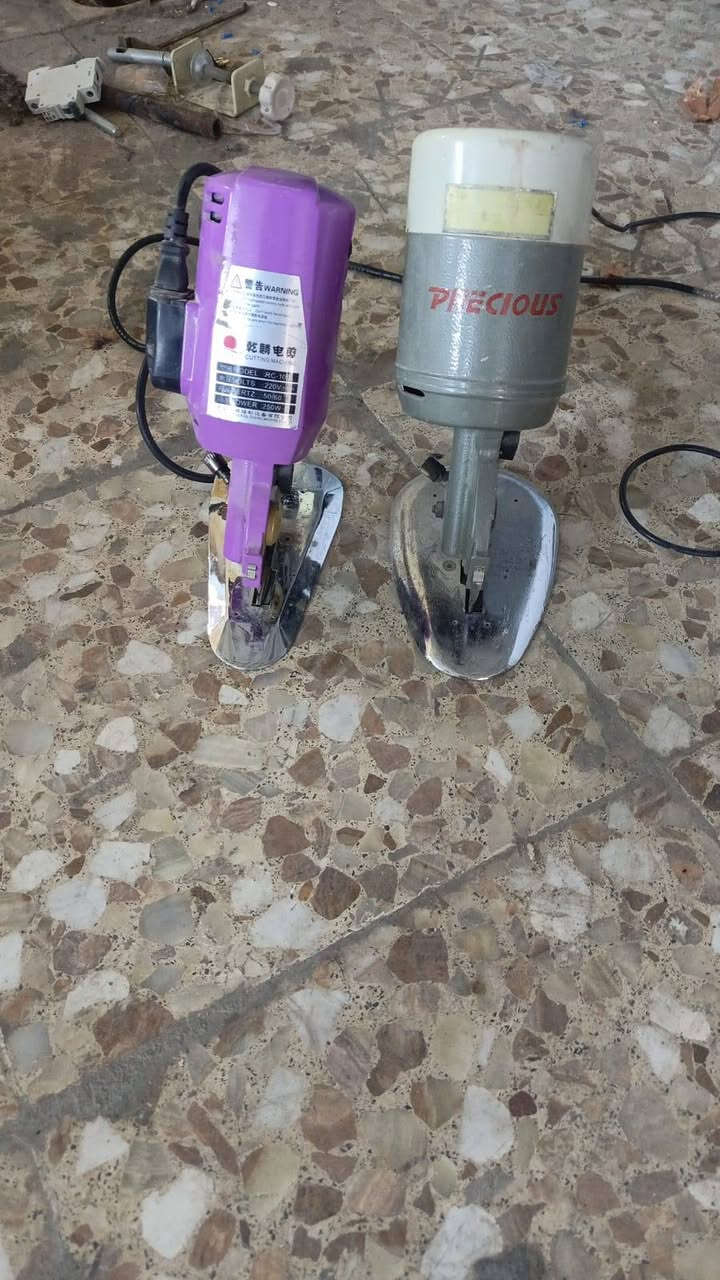 مقصات عدد 3 للبيع سعر الواحد 30 الف مكان مدينة الصدر ***********
