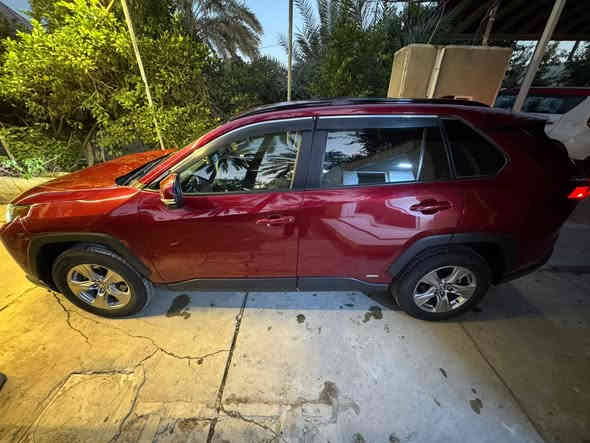 �💥 للبيع | تويوتا راف فور 2022 هايبرد – وارد أمريكا (XLE)
سيارة نظيفة جدًا ومواصفاتها كاملة 👇✨

🔹 المواصفات:

 • محرك 2500 هايبرد اقتصادي
 • دفع رباعي
 • قيادة ذاتية + تحديد مسار
 • رادار أمامي وخلفي
 • كرسي سائق كهربائي
 • شاشة وسطية
 • تحكمات استيرن
 • مخارج USB
 • وضعيات قيادة Eco – Sport
 • لايت زينون أصلي

💲 السعر: 240$

📞 للتواصل: *********** 📲
