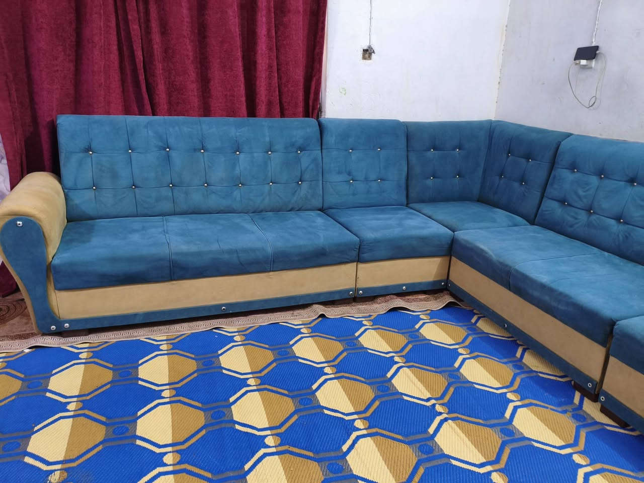 ديوان 10 مقاعد تزكام نضيف حيل مابي اي ضرر سعره 250 وبي مجال مكاني كربلاء حي العامل يوجد توصيل بكروه *********** يوجد واتساب
