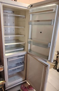 ثلاجه كبيره للبيع ام البابين الفوك تبريد والجوه تجميد نضيفه.. ب ٣٠٠ ال...