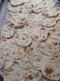 خبز حار • خبز شعير • حي لامامين