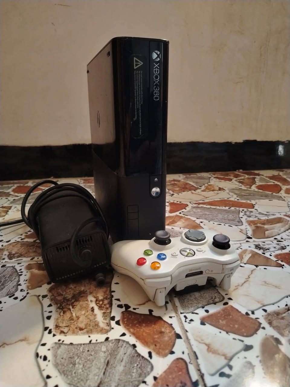 إكس بوكس 360 وبي 146 لعبة و مهكر للبيع السعر 110 وبي مجال المكان كركوك وهذا رقم الهاتف ***********
