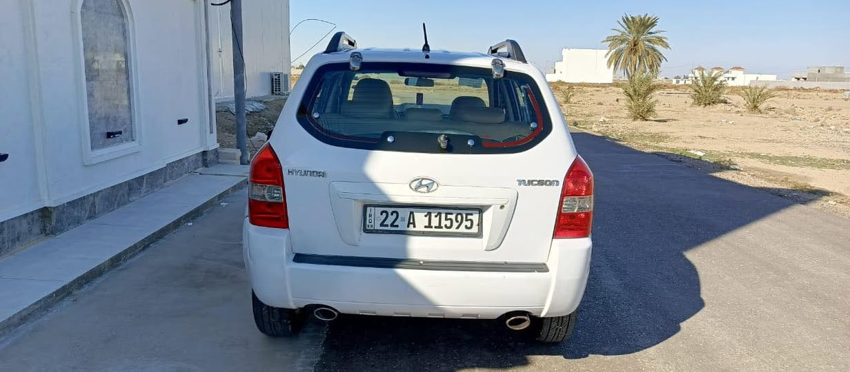 السلام عليكم
توسان 2009 
محرك 2000
رقم اربيل
السيارة مكفولة من ضربة وصبغ السيارة جديدة بلادي شرط التحويل بأسمي
العنوان: الانبار - الرمادي 
للأستفسار رقم الهاتف : ***********
