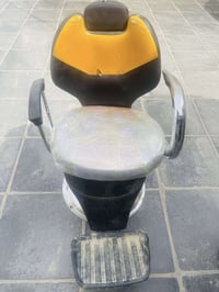 كرسي حلاقة • نظيف • جك وتكيه