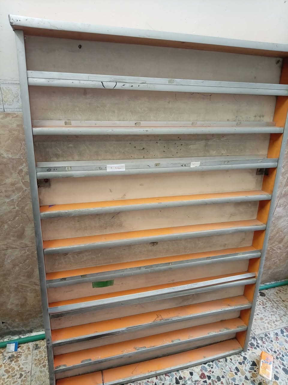 للبيع 
عارظات اجباس  للبيع نظيفات جدن معه عارظة سكائر
***********
