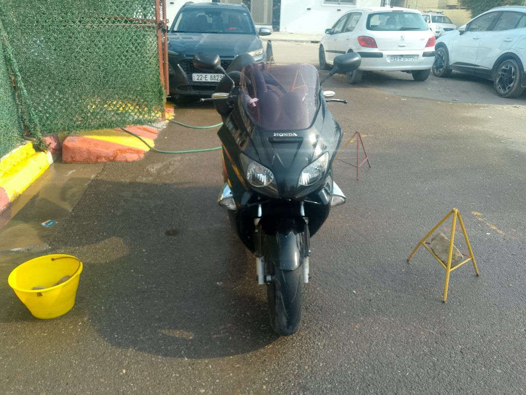 السلام عليكم فورزه 0/6 للبيع مكاني العامريه  بيه نضوح قليل مجفته جديد كشر نضيف حيل مرقمه باسمي السنويه 2027 تحويل ثاني يوم للاستفسار***********
