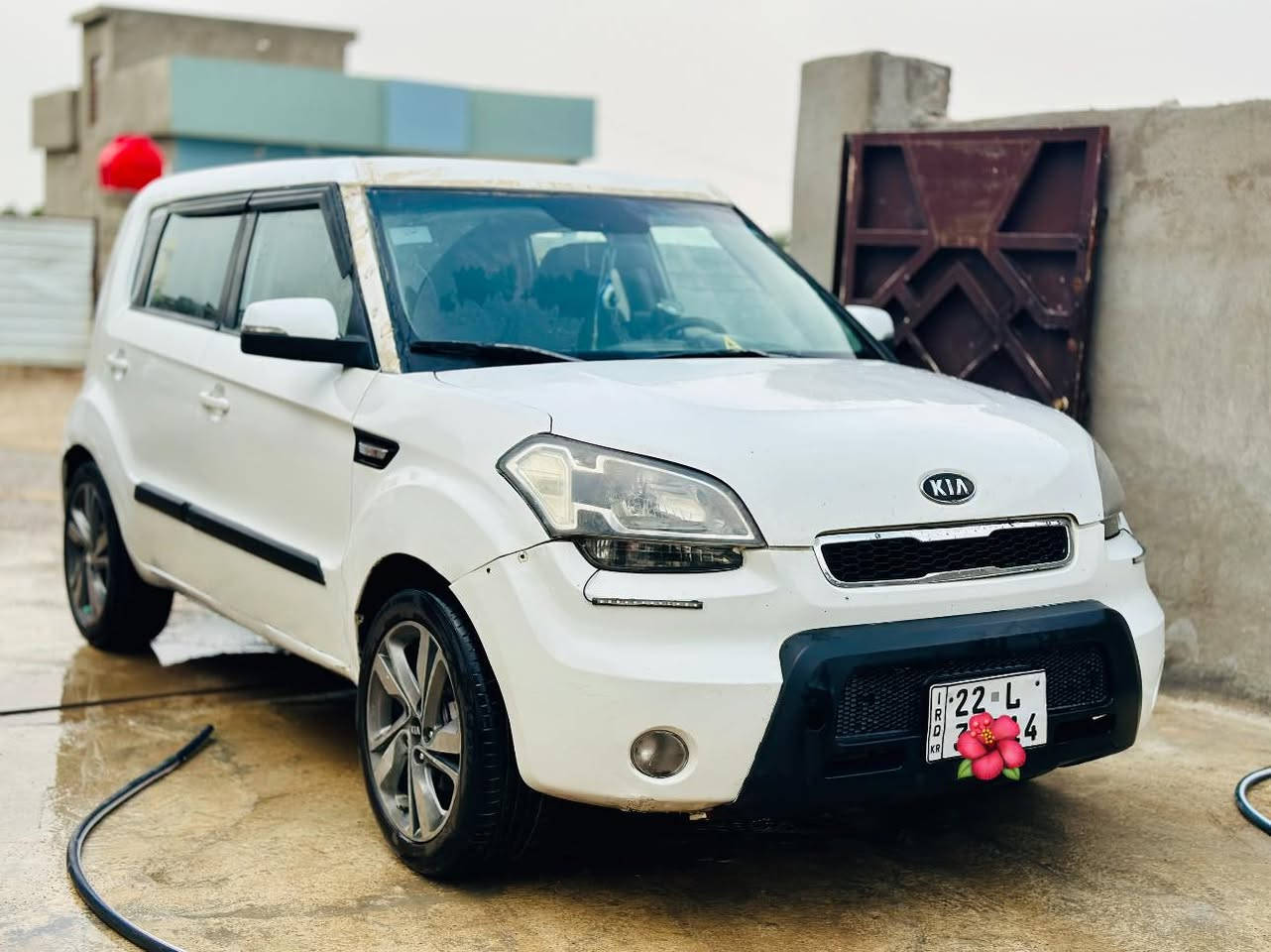 سلام عليكم
كيا صول 2014 رقم اربيل دولي 
سياره كير مكينه صدر امامي خلفي جديد دبلات جدد
تخم تاير جديد شديته قبل شهر  تبريد ثلج 
شاشه وكامره تحكم ستيرن فتحة سقف 
اشاره بالمري سياره فول عدا البصمه 
بيع او مراوس بسياره اقل. هم يرهم 
سياره بيهة جفيه على صفحة السكن ومصبوغة عام
سعر 68 وبيهة مجال 
مكان ( ديالى دلي عباس ) 
رقم : (*********** )
