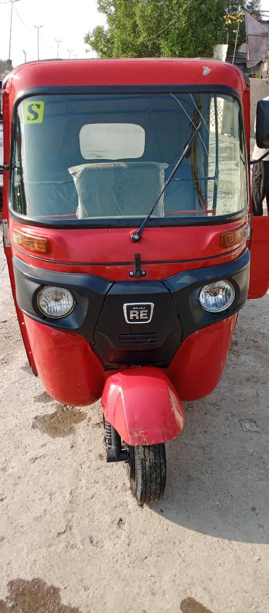 السلام عليكم تكتك 2021 تكتك نضيفه خير من الله مفتوحه مكينه جديده ما مرقمه معامله كامله بس ما مرقمه اورقك ومعامله عارضهة 7100 سبع ملايين 100الف بيهة مجال قيل  مكاني الكماليه شارع جامع ما متواجد فيس فقط وتساب وخط ستفسار *********** مستعجل عل بيعه
