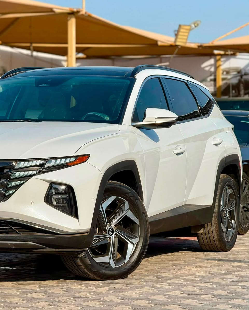 #سيارة_هيونداي_توسان_HYUNDAI_TUCSON_LIMITED
‏🇱🇷موديل: 2023 فل كامل 
📚 المواصفات:
➖اللون أبيض   
➖نظام تشغيل بالبصمة
➖فتحتين سقف كهربائية(بنورما)
➖شاشة كبير لمسLCD
➖اربع كيمرات لرؤيه360درجه للمساعده على الركن 
➖مقاعد جلد-كهرباء للسائق والراكب الأمامي
➖دواخل لون بيج
➖شاحن واير لس (شاحن لاسلكي)
➖شاشة عدادات رقمية
➖ماشية 56 الف فقط MIL زيرورررررررررر
➖محرك 4 بستون/ 2.5 لتر
➖نظام الدفع دبل HTRAC
➖نظام توفير استهلاك الوقود ECO
➖نظام دخول بدون مفتاح ابواب سنترل لوك اوتوماتيكي  
➖نظام ملاحة-ونظام بلوتوث-ومنفذ USB 
➖نظام صوتي من بوزمع 8 مكبرات صوتية
➖التحكم الإلكتروني بالثبات 
➖رادار للتحكم بالمكابح تلقائياً
➖التحذير من الاصطدام الأمامي-ونظام مراقبة النقطة العمياء-ومساعدة الحفاظ على المسار-والتنبيه الخلفي لحركة المرور-والتحذير من تشتت انتباه السائق-والكاميرا 360 درجه والمساعدة في ركن السيارة-وفرملة الطوارئ التلقائية والتنبيه من مغادرة المسار-والحساسات الأمامية والخلفية-حساسات مرايا جانبية
➖اسطبات للمرايا
➖مثبت سرعة-تحكم دركسون
➖مصابيح اضائة LEDعالية الجوده
➖مصابيح ظبابيLED 
➖خاصية الحقن الالكتروني للوقود GDI
➖مراقبة ضغط الهواء داخل الاطارات TPMS
➖المكابح مانعه للانزلاق ABS / توزيع الكترونيا EBD
💻والكثير من مواصفات الرفاهية والسلامة والامان...

@


**إذا كنت صاحب هذا الإعلان وتريد حذفه لأي سبب، رجاءا أرسل رسالة إلى الدعم الفني**