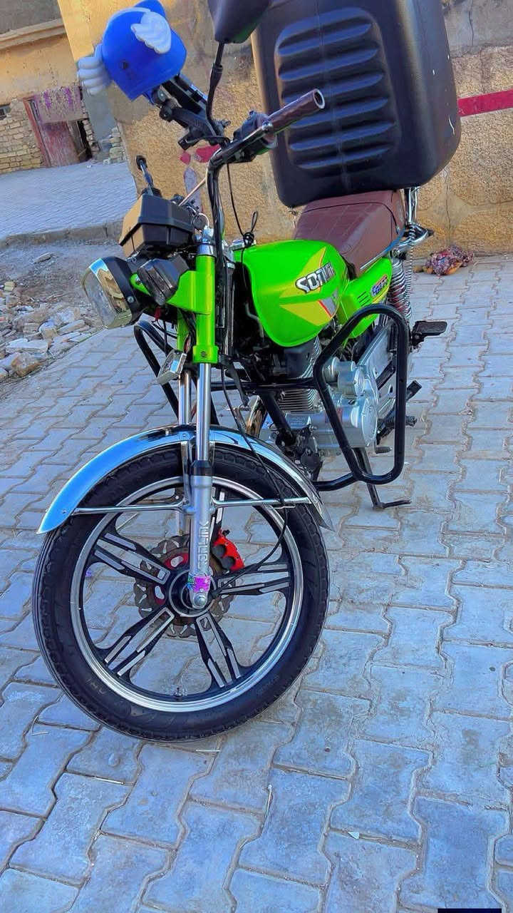 سلام عليكم شباب دراجه سيفان خمسه كير دراجه بيها نواعم كلش خفيفه المكينه مكفوله ابد مامفتوحه موديل ٢٤ كلشي شغال بيها السعر ٥٠٠ وبيها مجال حك جيدك العنوان بغداد سبع قصور الرقم *********** متواجد واتساب
