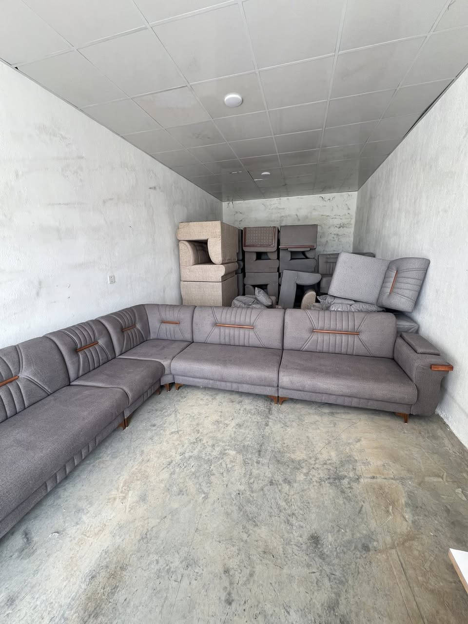 تاقم L ١٠  نەفەری تازەیە دەستی دوو نیە
تەنها لە مەخزەن دانراوە کامل مەوادی ئەسڵیە نرخی ٥٨٠  هەزارو کەمێ مەحامەلە

لە جوارقورنەیە. ***********
