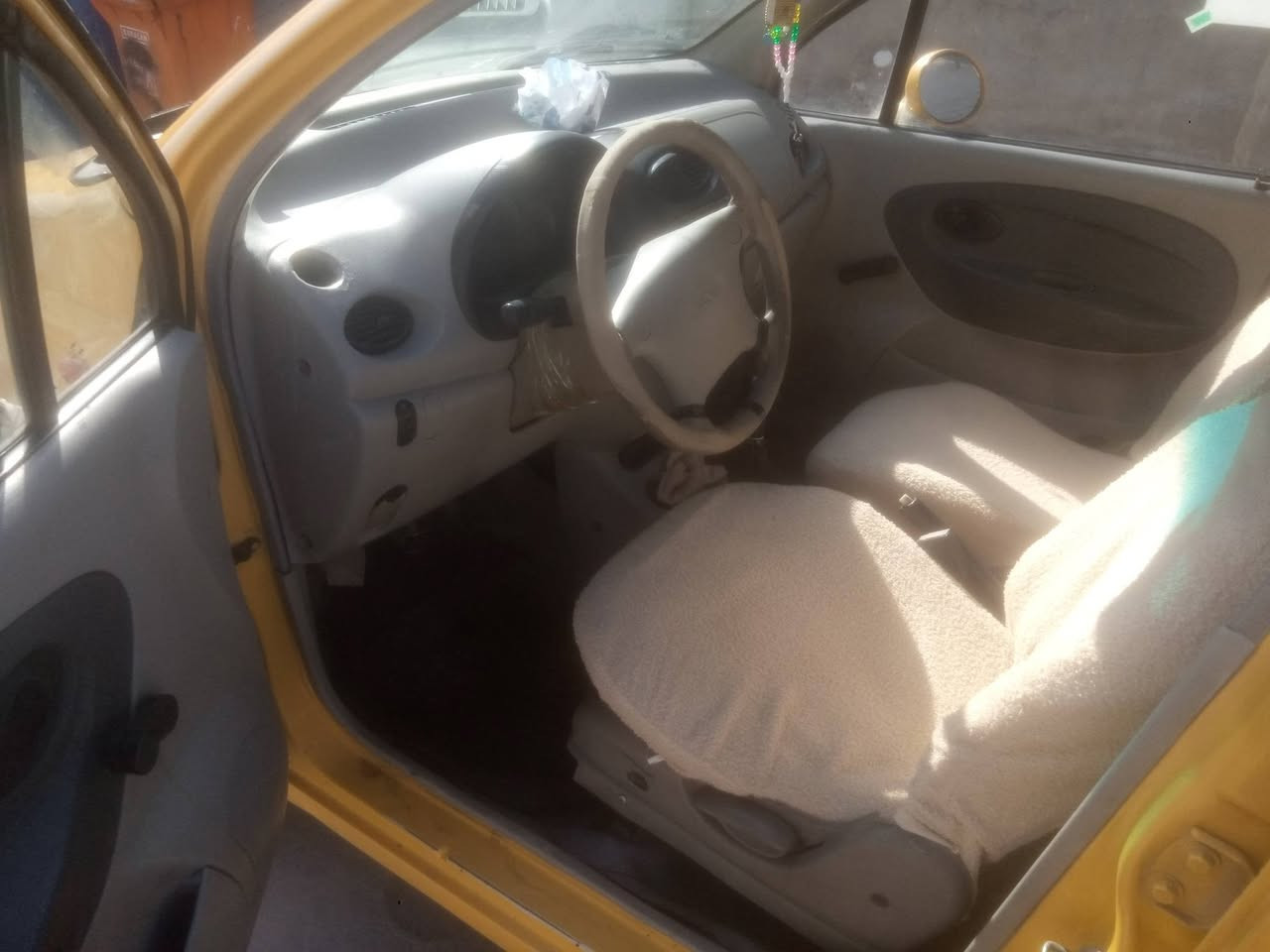 السلام عليكم للبيع موديل 2012 دفتر بانزين بي شرط الوكاله وتحويل محرك قبل يومين شاده 4 تايرات جديد صدرجديد بدون نقص السهر 23 رقم الموبايل ***********
