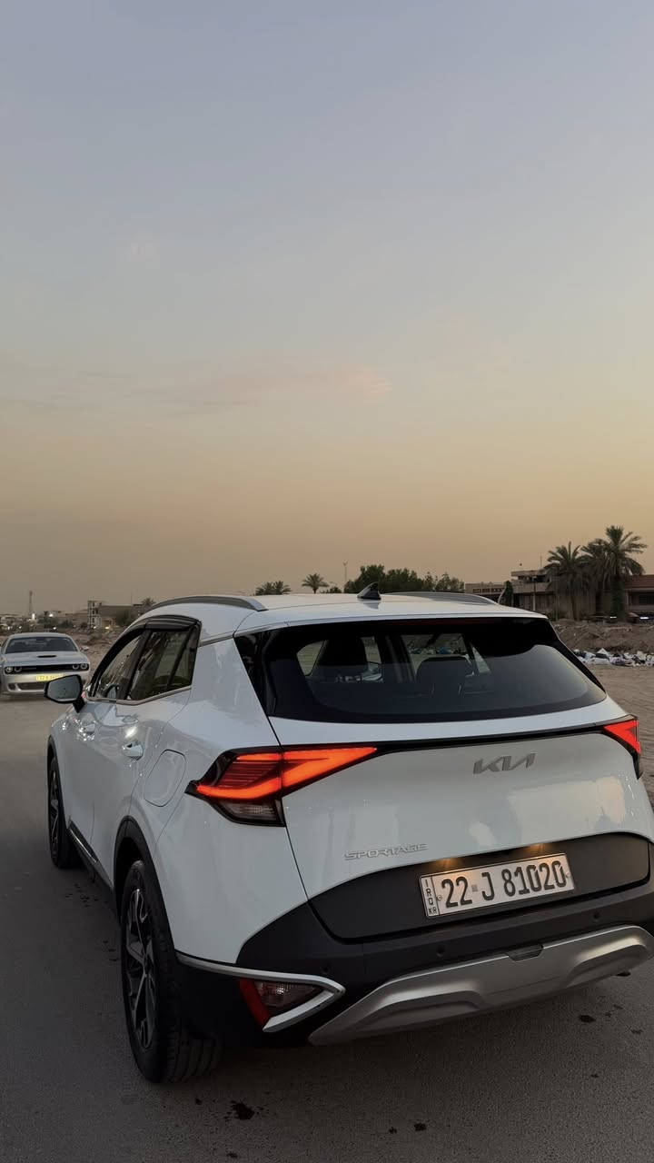 سبورتج٢٠٢٤
خليجية سيارة وكاله نم 
مواصفات نص فول 
بصمة
رادارات
نقاط عمياء
حساسات
تبريد منفصل
تبريد قطعتين
كامرة دوارة 
سيارة مكفوله كفاله عامة 
بيها رصعه باب السكن وشخط بلباب الخلفي بسيطه جدا 
ماشيه ٤٢ الف كيلو 
مكاني بغداد اليرموك وسعرها ١٩٣ ورقه مع مجال بسيط جدا 
***********
