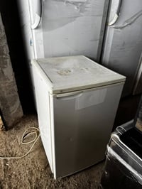 ثلاجه مكتبيه • ١٠ قدم • ماطور شركه