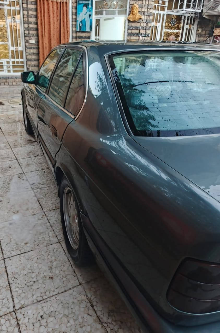 سلام عليكم سياره بي ام 525 سياره جاهزه من كلشي كير مكينه صدر جاهزه للخير بسمي تحويل مباشر مكاني بغداد الشعب رقمي *********** السعر ٤٧ وبيهه مجال
