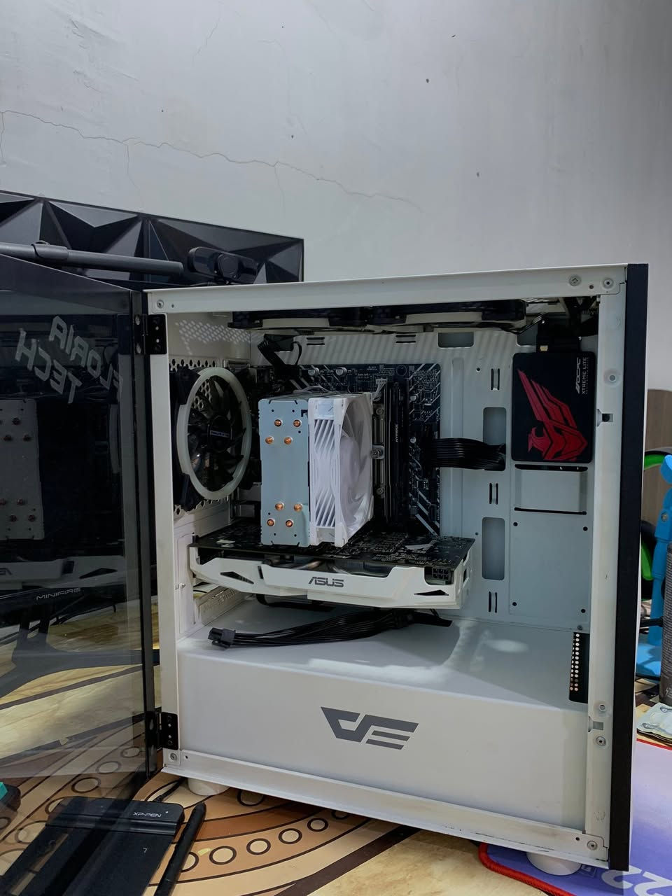 (( للبيع بدون كارت شاشة ))
RAM: DDR4 2*8 16GB

MB : ASUS H610

Hard : SSD SATA 512GB

CPU : intel CORE I3 12100

P.S : 550 W

GPU : داخلي مدمج 

مبرد هواء غازي تبريد قوي وحجم كبير

منصة المذر بورد تدعم التطوير المستقبلي دون بيع التجميعة بامكانك التطوير لاي معالج مستقبلا  i5/i7/i9 
جيل 12/13/14


**إذا كنت صاحب هذا الإعلان وتريد حذفه لأي سبب، رجاءا أرسل رسالة إلى الدعم الفني**