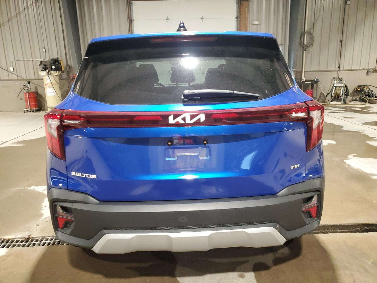 السلام عليكم سلتوز ٢٤ موجوده بلحره  السعر ٩٢ الأتصال على الرقم ***********
