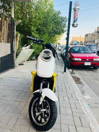 للبيع دراجه شحن f3   5 بطاريات جدد  تايرات جدد  سرعه 119  سعر 450 وبيه...