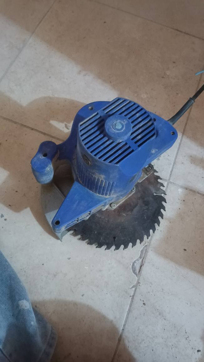 1- منشار ترددي بعده جديد شركه انجيكو سعر 45 الف 
2-كوسره حجم كبير ضخمه شركه انجيكو سعر 50 الف 
3-منشار كص مع القواعد موجوده مالته سعره 40  مكاني العماره ميسان لستفسار *********** عمارة, ميسان
