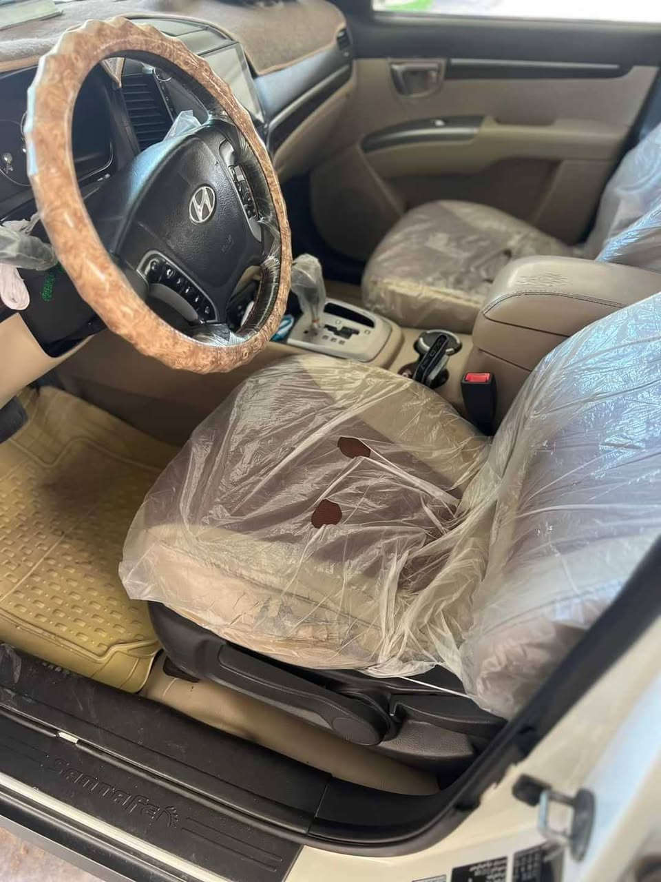 من رخصت الادمن سنتافي موديل 2012 خليجي. اربعه اسلندر. رقم بغداد ابسمي  سياره كامله وجاهزه  السعر 145 وبيه مجال قليل.    ***********
