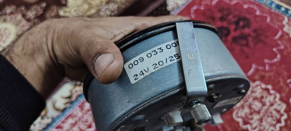 ساعات اقجم ألماني بلادي شرط شغال ١٠٠ بال١٠٠ مكاني حديثه عندي توصيل جميع انحاء العراق اتصل على *********** او *********** وتدلل
