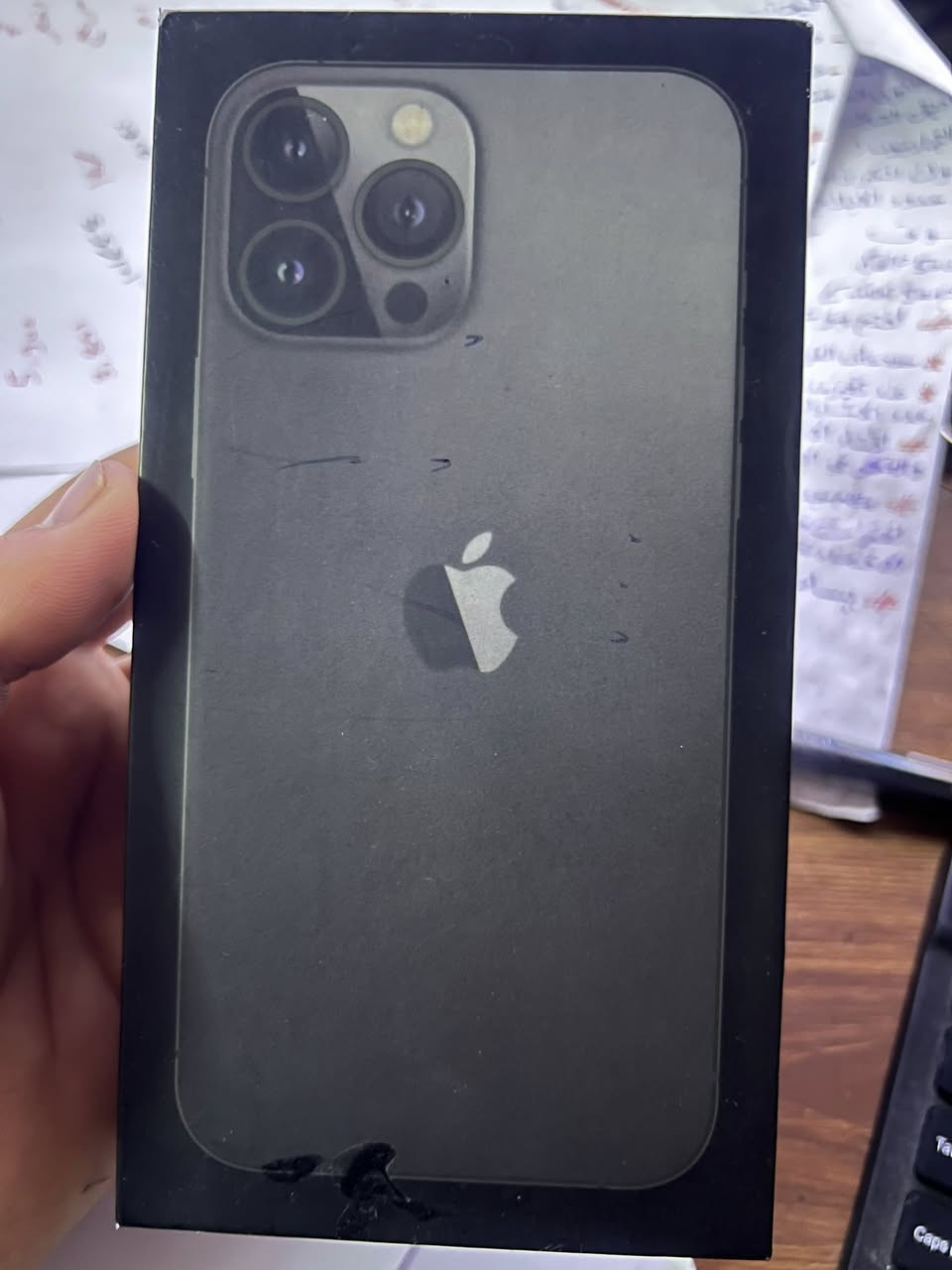 متوفر ايفون 13 برو ماكس لون اسود نسخه امريكي سيم واحد
بطاريه 🔋89 

ذاكره 256 

نظافه 100‎%‎ ولا خدشه جهاز استعمال شخص واحد مع الكارتونه 
 
السعر 750 الف مكان بعشيقه 

وتساب فقط ***********
