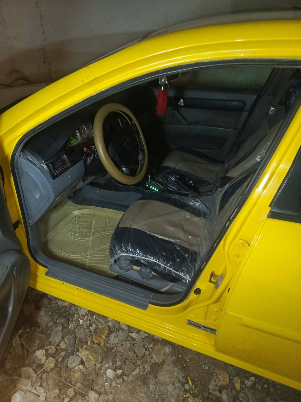 السلام عليكم اوبتره موديل   12 سياره جهازه كير جديد محرك جديد تبريد شغال شاشه سستم سماعات سياره لا تبديل ولا ضربه تخم تايرات حداديه جهازه سياره رقم ذي قار عندي وكاله عامه سياره مشروع وطني  السعر 65 اوبيه مجال الرقم *********** /***********
