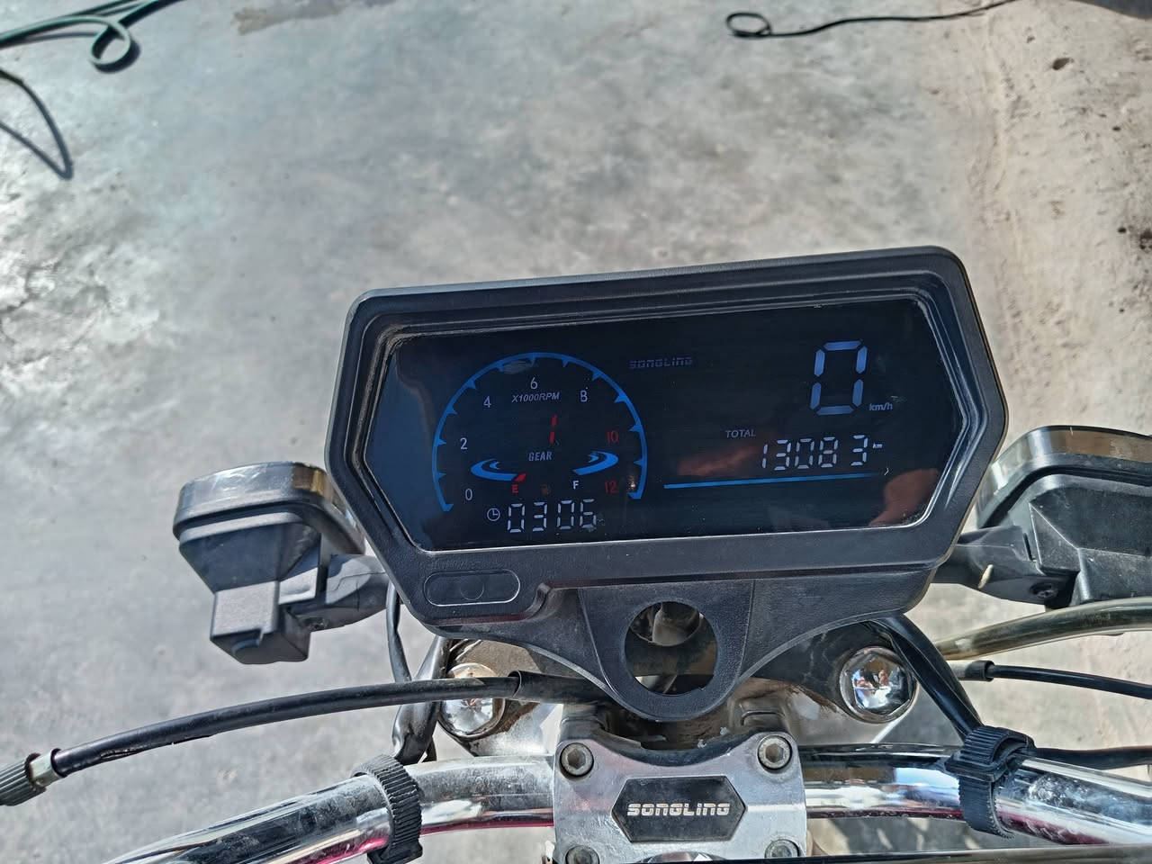 دراجه موديل 2025 سافان ختم سونك محرك فول الدراجه نظيفه على وظع الشركه ماشيه 13 الف السعر  750 وبيه مجال العنوان ديالى الخالص ناحيه العظيم ***********.        ***********
