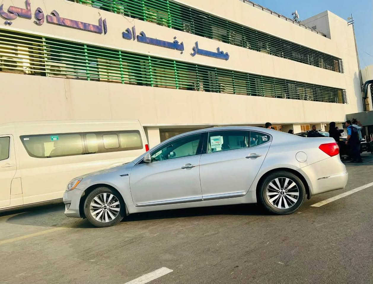 كيا كادنزا موديل 2013
خليجي فول عدا البنراما 

مواصفات السيارة 

محرك 3500. V6.  ✅

كشنات كهرباء.      

مري شفط

بصمه ابواب

بصمه تشغيل

تبريد قطعتين

برده خلفية

كشنات جلد

كير محرك مكفول

تدفئه تبريد ثلج 

اشاير مري 

نضام ترحيب  

حساسات خلفية جانبيه 

تخم تاير

*السياره كفاله عامه بدون صبغ 

رقم بغداد دولي  

سعرها 127 $ وبيها مجال حك الجيه 
للاستفسار اكثر

هـ/***********
