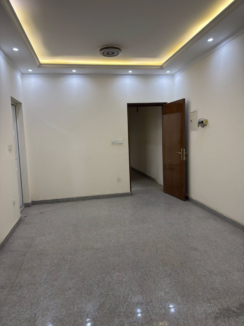 شقة تجارية للايجار 📍المنصور - ١٤ رمضان (موقع مميز)
للاستفسار : *********** ☎️
