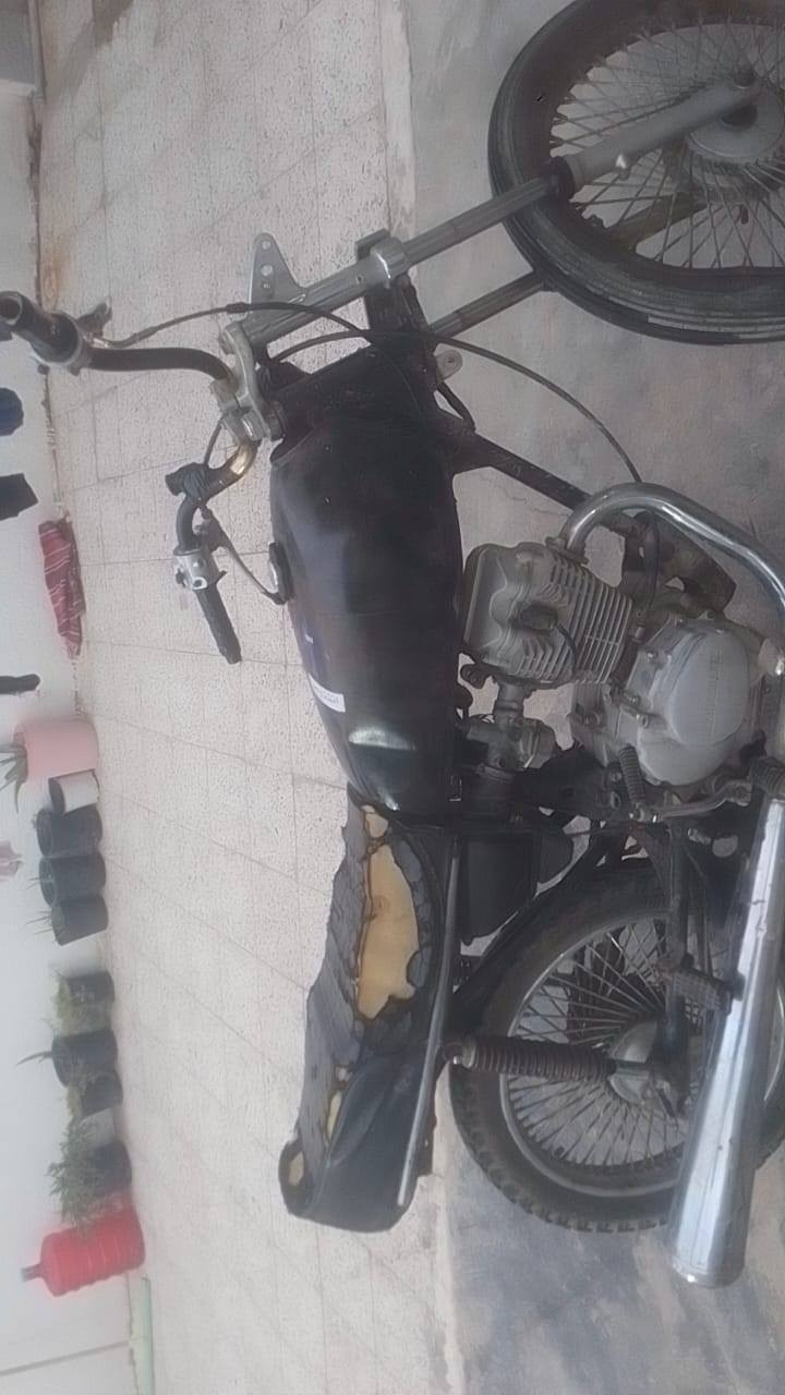 دراجه ارشى للبيع اوراق مابيها يعني كوم حديد دراجه اكفلك من سرقه بس سعر ١٢٥بيها مجال عنوان دلى عباس 
رقم ***********
