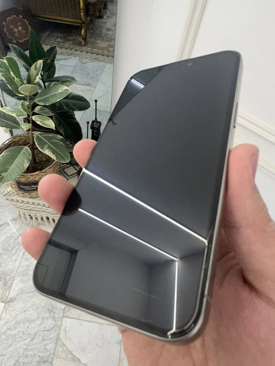 ايفون 15 برو ماكس
 ذاكره 256

بطاريه 88🔋

 جهاز بلادي ونضيف فقط هاي الخدشين حت مو بل كلاسه خدش سطحي بل نشرته لل مصداقيه ولا مبين 

سعر 950 ألف 
مكاني بغداد لل تواصل 

***********
