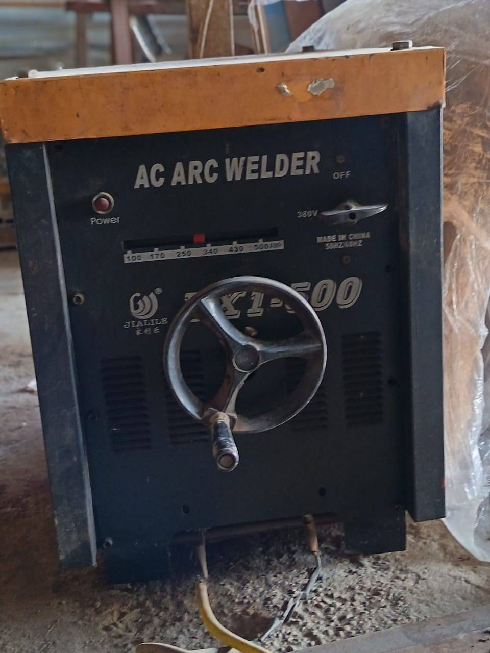 السلام عليكم 
مكينه لحيم تريفيز ستعمال قليل شغاله لحيم قوي للبيع السعر خاص 
او الاتصال ع الرقم ***********
