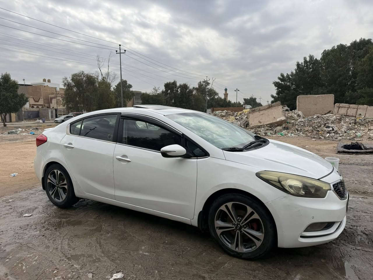 السلام عليكم
كيا سيراتو موديل 14 خليجي فول عدا البصمه رقم انكليزي 
مكينة وكير شرط 
تبريد ثلج 
حدادية وكهربائيات وتخم تايرجديد  
بيها كارتين وبارد ورصعات بالقماره والباقي مكفول السعر ١١٥  وبي مجال 
مكان السيارة النجف الاشرف للأستفسار ***********
