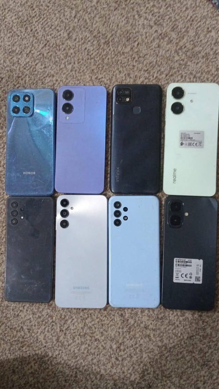 السلام عليكم
هاي الأجهزة ابيعهن على هاي الوضعيه احسن ولا تكلي يشتغل او لا وابيعهن كلهن شلع ما ابيع مفرد الي يريدهن يراسلني خاص 
سعر الجهاز 25 الف قفل 
مكاني بغداد جميلة ***********
