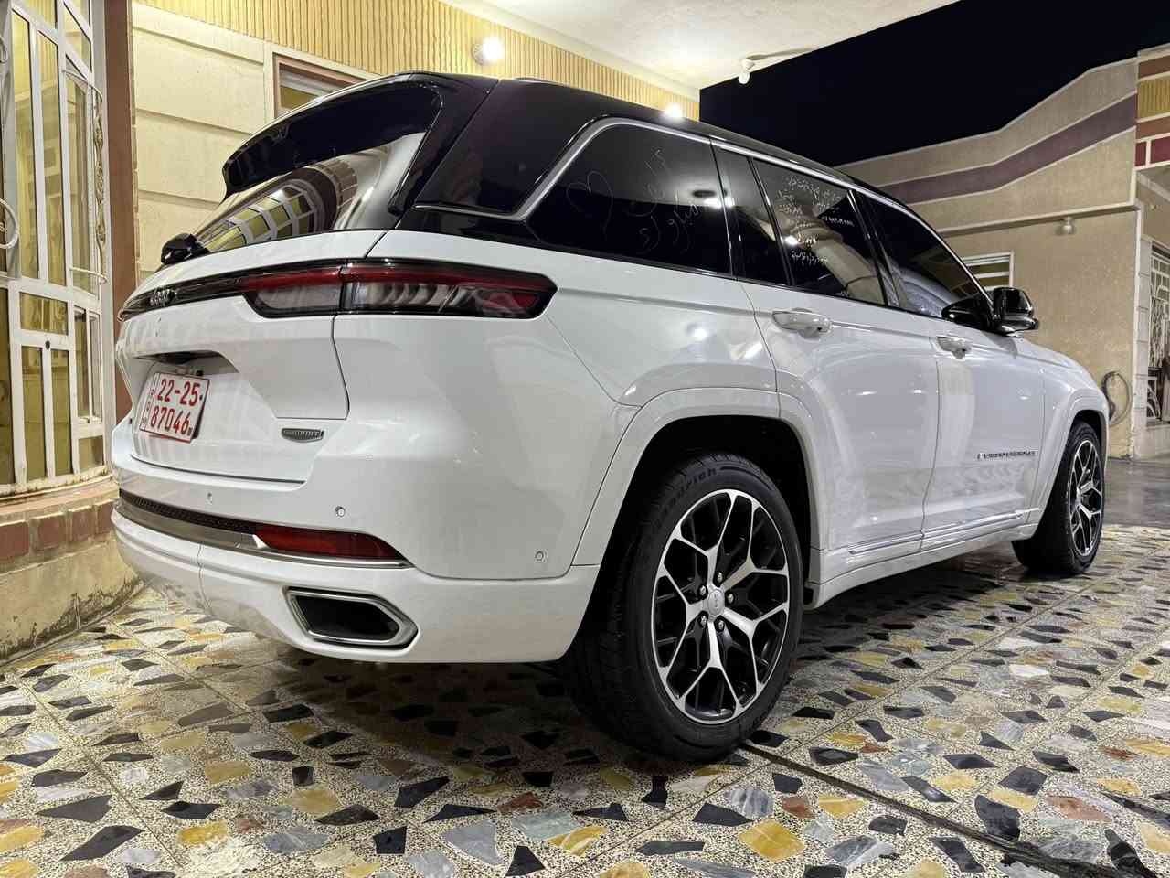 السلام عليكم للبيع جيب سومت موديل 2023 
الضرر صبغ ربع البنيد الامامية فقط الباقي مكفول 
صور الحادث مرفقة بلمنشور 

🔸🔸مواصفات 🔸🔸
حجم المحرك 6 سرندر 
أعلى فئة بلجيب فل 1/1 
تو كلر سقف اسود 
جكات 
8 كامرات محيطية
4 رادارات
بنوراما 
3 شاشات 
كراسي هزاز مساج 
كراسي جلد سومت 
كراسي كهرباء 4 حركات 
مري كهرباء 
كامرة حرارية دشبول 
دادشو عداد 
تدفئة + تبريد مقاعد
شاحن وايرليس
صندوق كهرباء 
ستيرن كهرباء 
شفتات رياضية مقود 
تدفئة مقود 
مستشعر وقوف خلفي 
رادار جانبي 
ويل 20 كروم 
قطتعين تبريد
3 وضعيات قيادة 
هاند بريك بصمة 
تحديد مسار 
لايتات فل زنون 
الكراسي الخلفية الكل كهرباء
هواي مواصفات بعد بيه معروفه سومت
السياره بدون رقم فحص
تترقم اربيل 
السعر 325$ بيها مجال بصيط
تدللون علينه 🫡
العنوان بغداد جسر ديالى الجديد 
تقاطع 9 نيسان
الاستفسار ***********
ابو محمد الشمري
