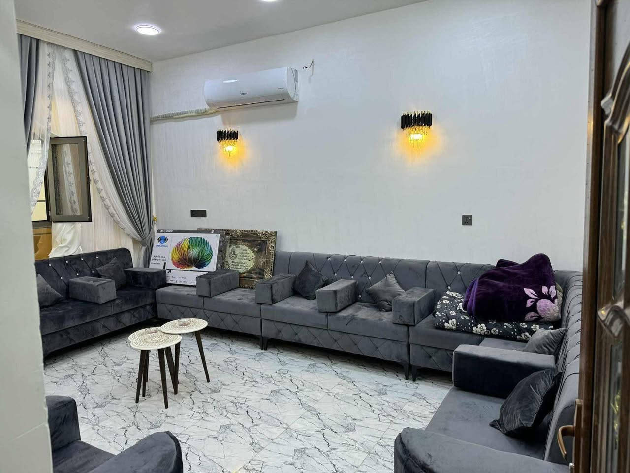 سلام عليكم ورحمة
بيت للبيع مساحه 110
موقع البحيره
وشرف بل جميع
الستفسار ***********
بيت جاهز استقبال وغرفتين
صحيات خارجيه وداخليه
